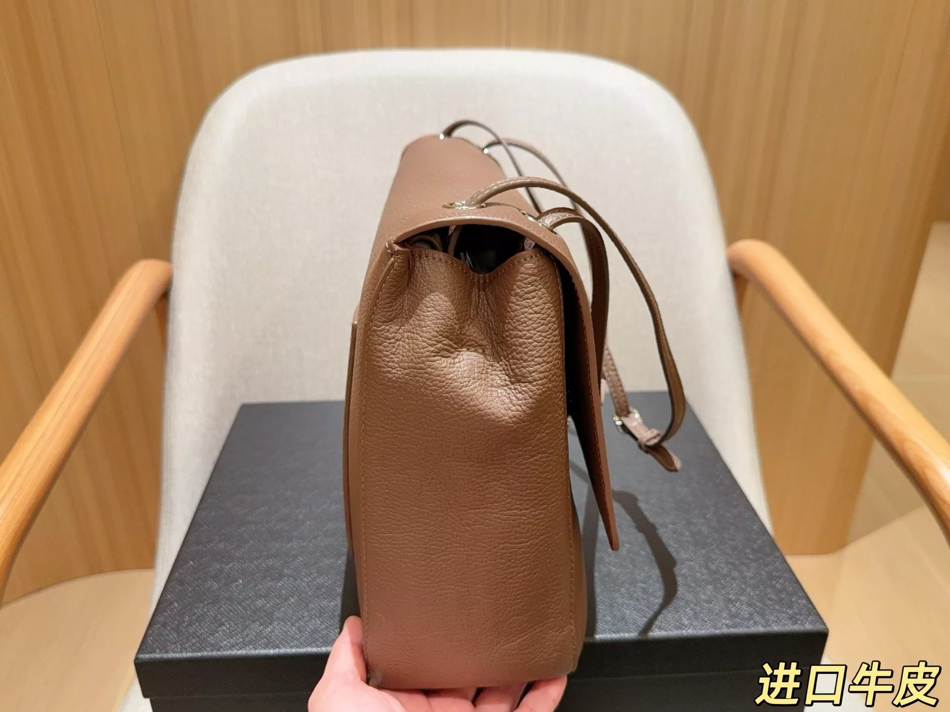 샤넬 맥시 에어포트 플랩 백 상세 이미지 5