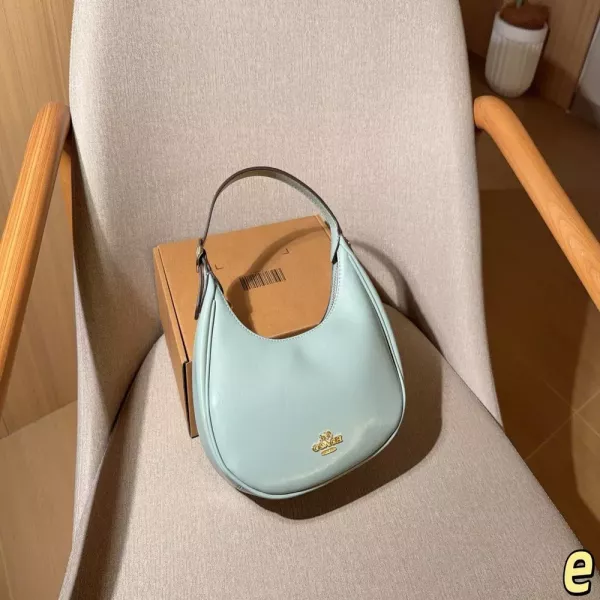 코치 카르멘 문백 스타일 숄더백
