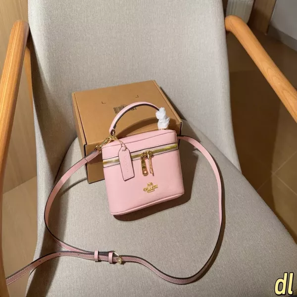 코치 레이너 박스 스타일 스트랩 백