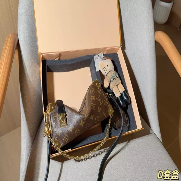 루이비통 슬림 트렁크 소프트 박스 스타일 백