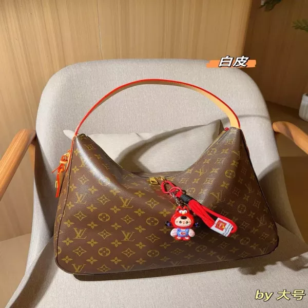 루이비통 모노그램 패턴 슬라우치 숄더백