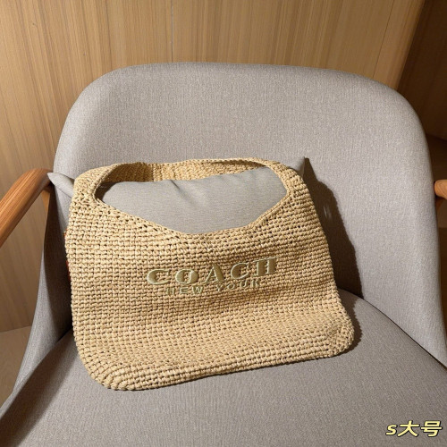 코치 브루클린 라탄 짜임 겨드랑이 가방