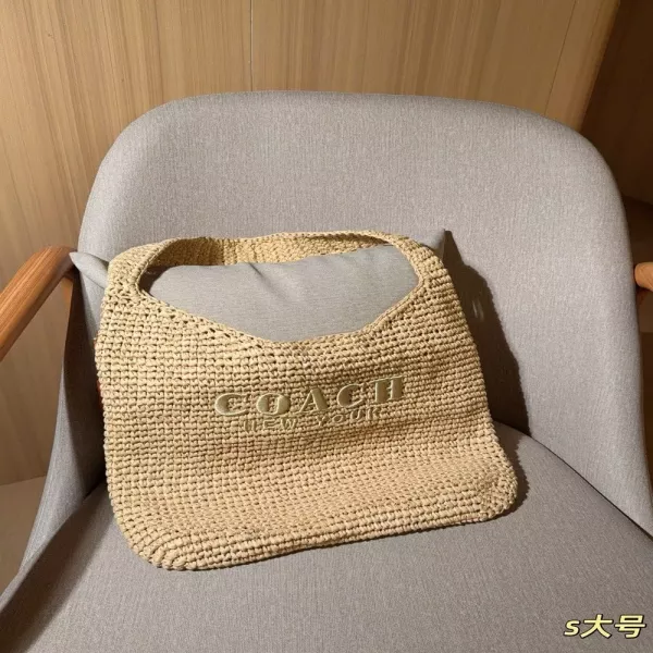 코치 브루클린 라탄 짜임 겨드랑이 가방