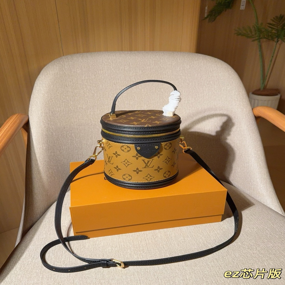 루이비통 모노그램 원통형 스트랩 백