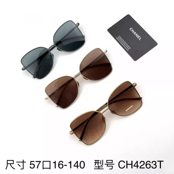 샤넬 곡선 실루엣의 티타늄 선글라스
