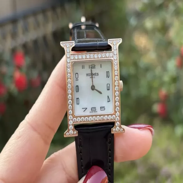 에르메스 에이치 시리즈 가죽 스트랩 손목시계
