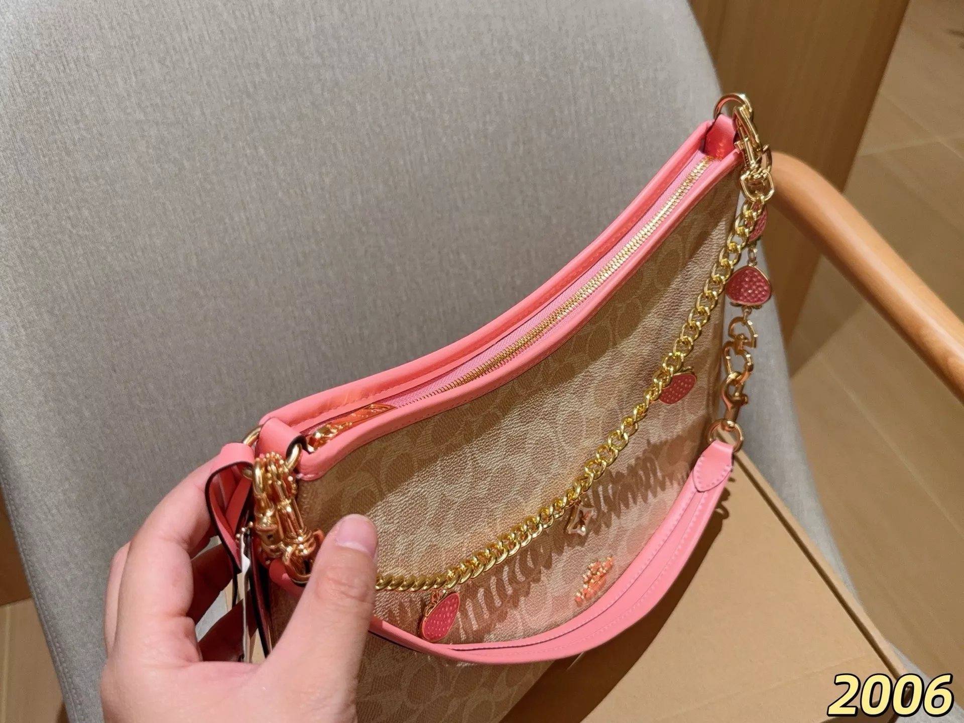 코치 로렐 언더암 백 상세 이미지 7