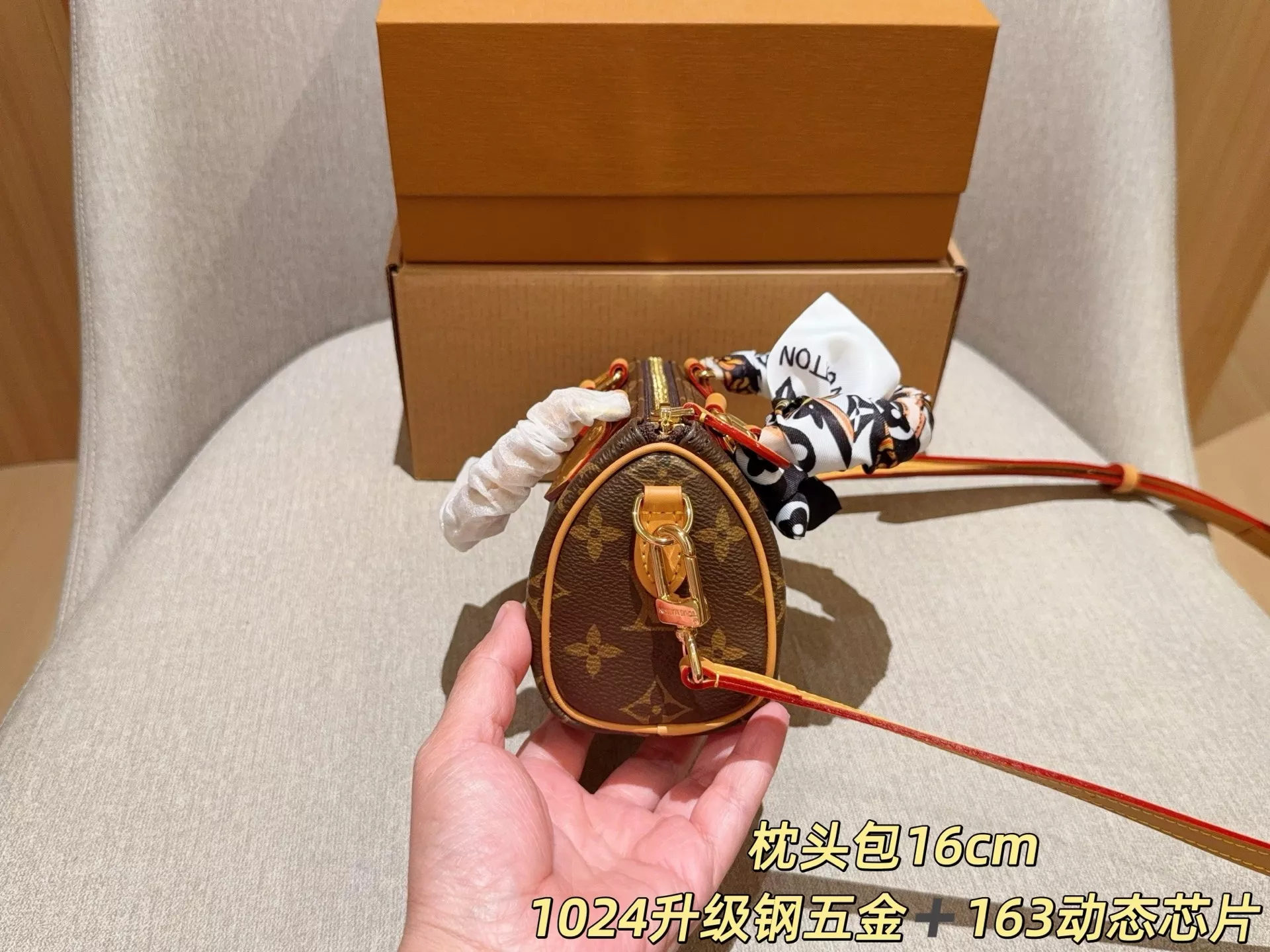 루이비통 스피디 나노 베개형 백 상세 이미지 5