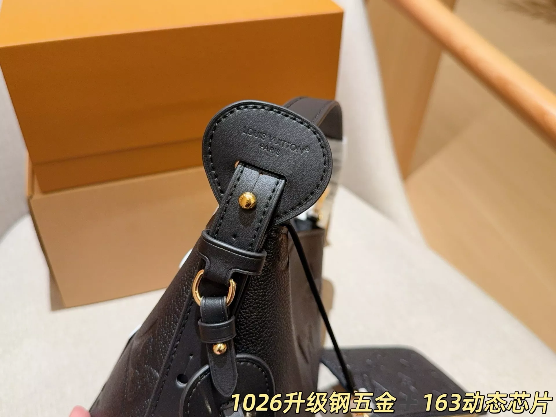 루이비통 엠보 디테일 올인 비비 실루엣 백 상세 이미지 6