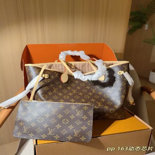 루이비통 모노그램 패턴 쇼핑 가방