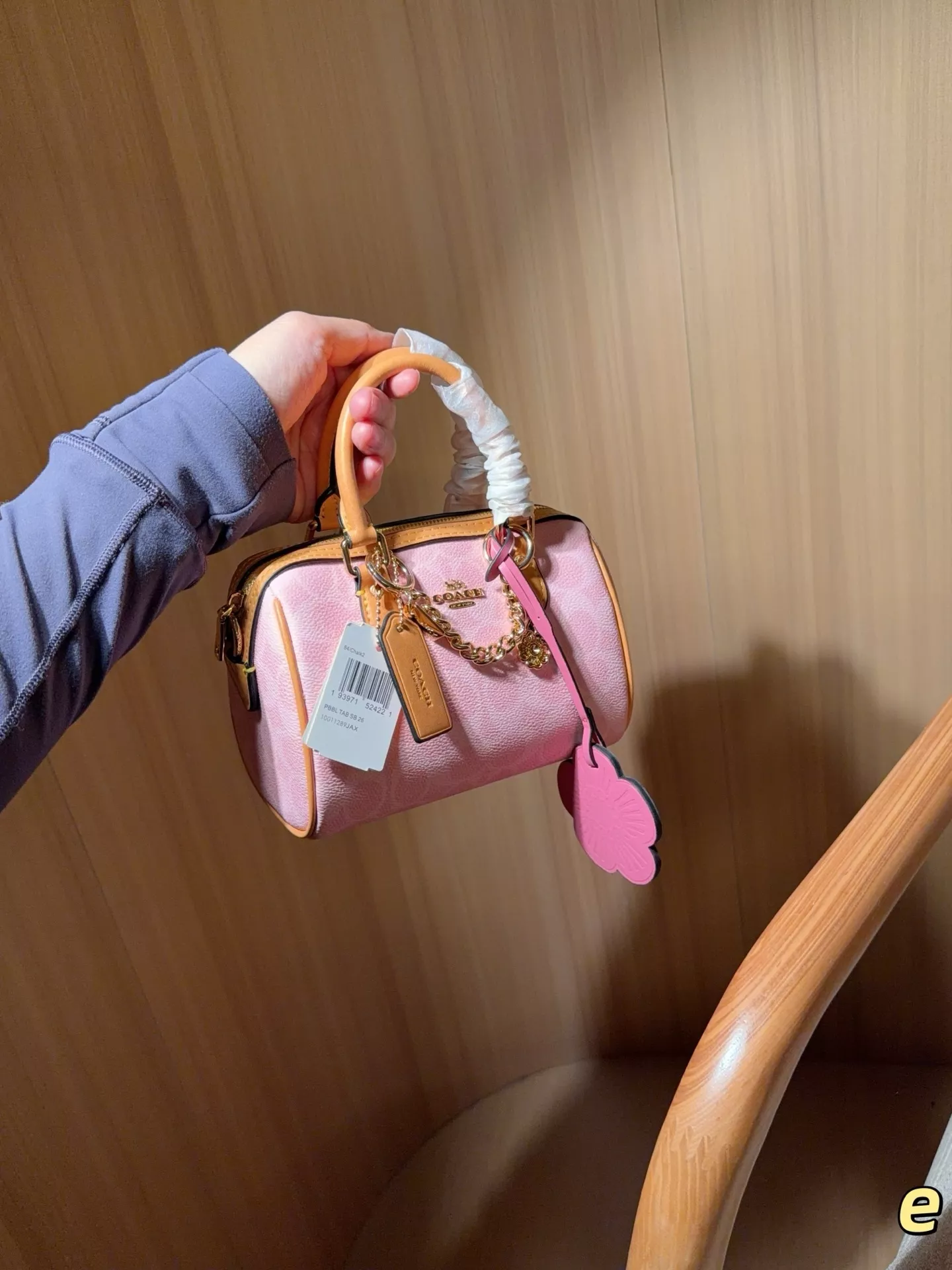 코치 미니 로완 필로우 스타일 백 상세 이미지 3