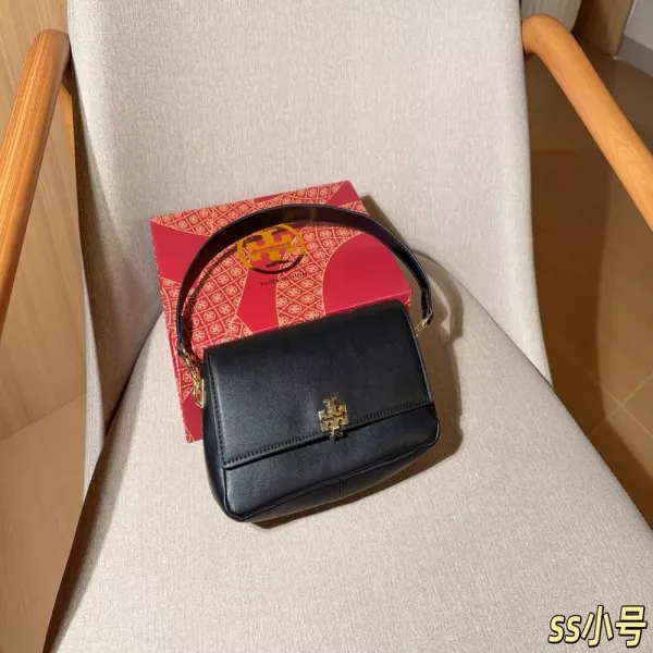 토리버치 찰리 언더암 스타일 가방