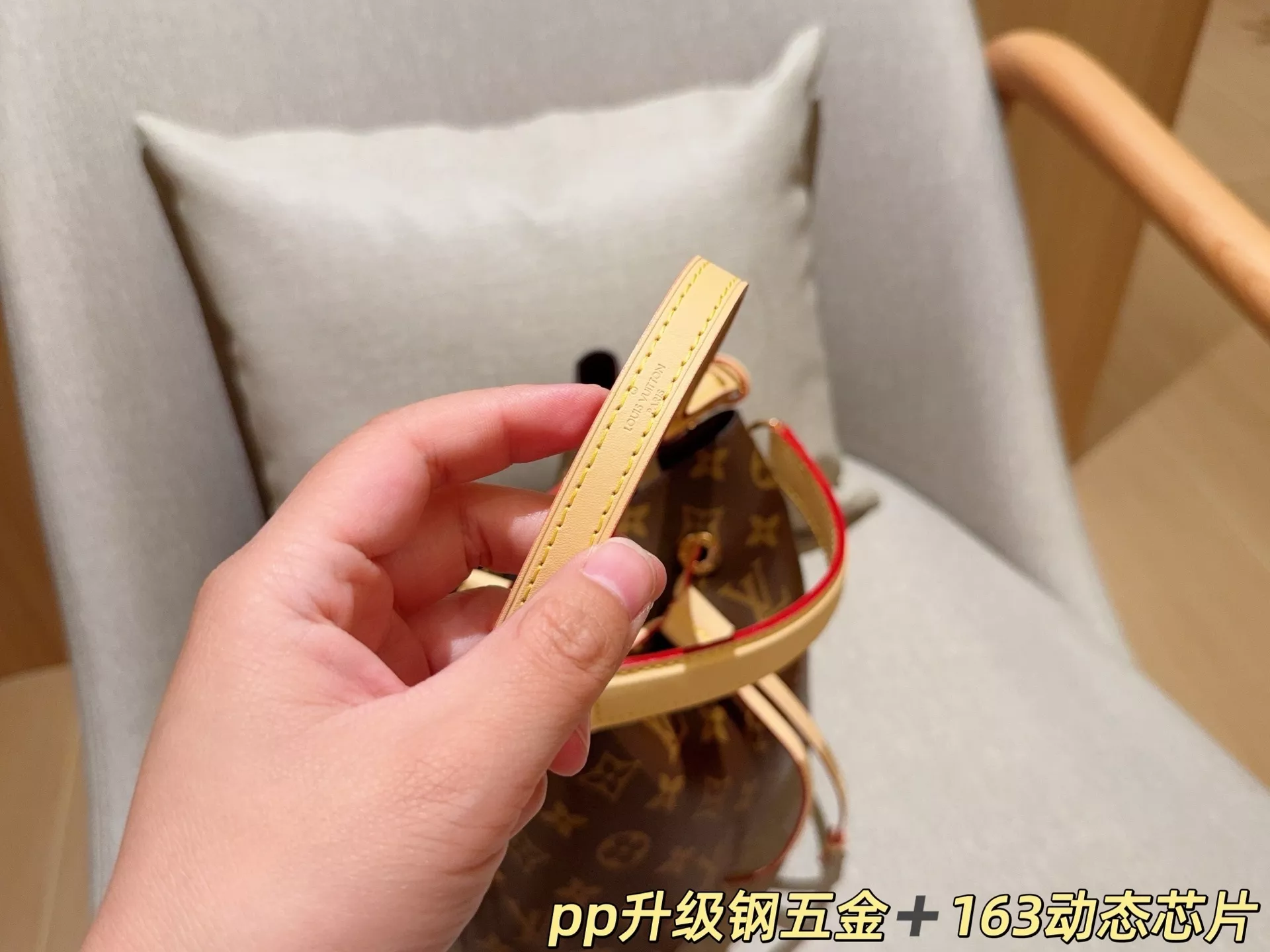 루이비통 네오노에 샴페인 컬러 버킷 스타일 백 상세 이미지 8