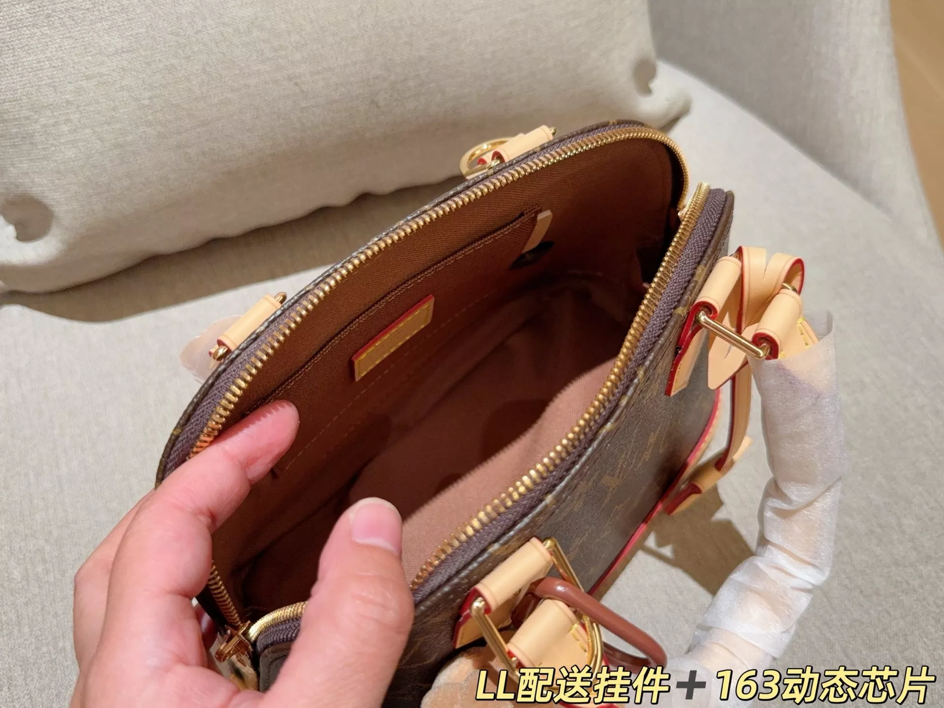 루이비통 클래식 모노그램 쉘 실루엣 백 상세 이미지 9