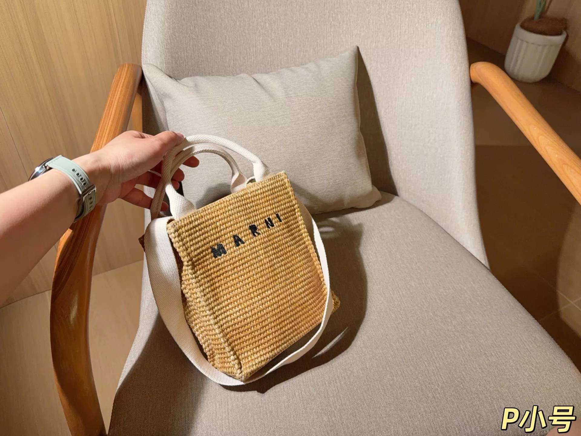 마르니 라피아 스타일 폰 수납 가방 상세 이미지 2