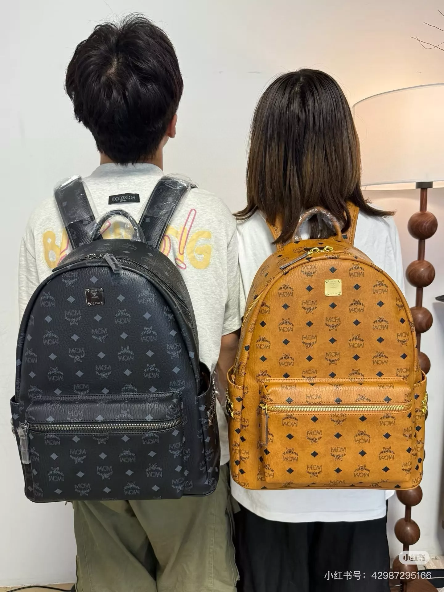 엠씨엠 클래식 오버사이즈 모노그램 백팩 상세 이미지 22