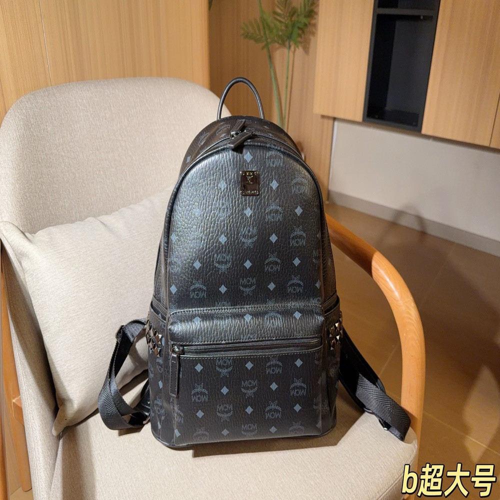 엠씨엠 클래식 오버사이즈 모노그램 백팩
