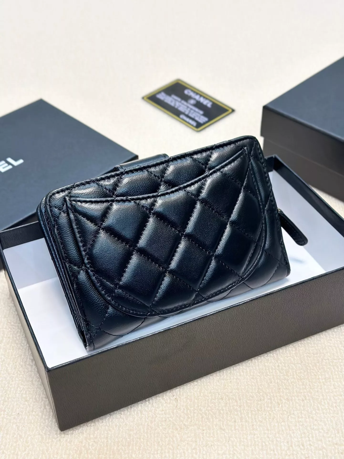 샤넬 클래식 퀼팅 투폴드 월렛 상세 이미지 3