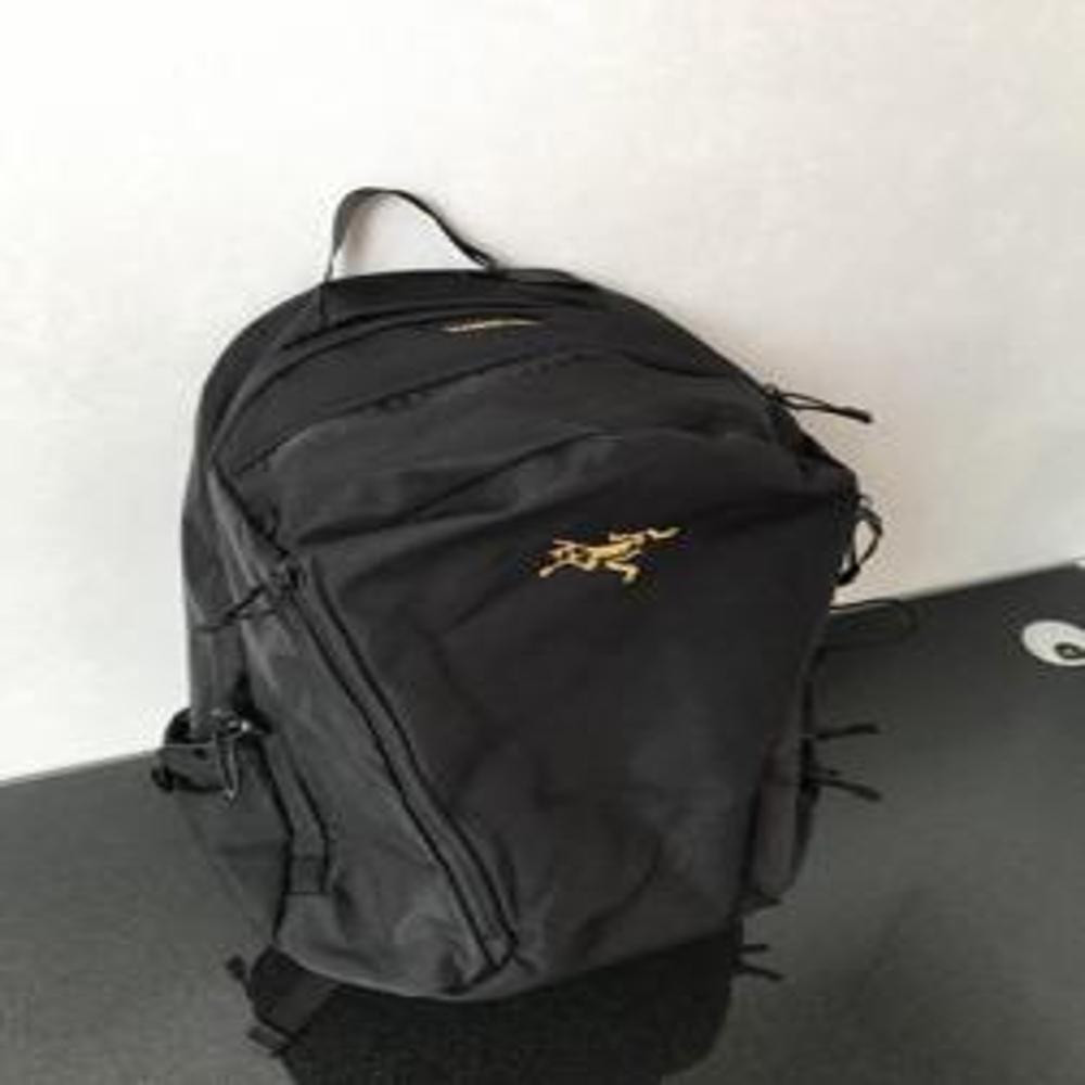 아크테릭스 클래식 블랙&골드 Mantis26L 아웃도어 백팩