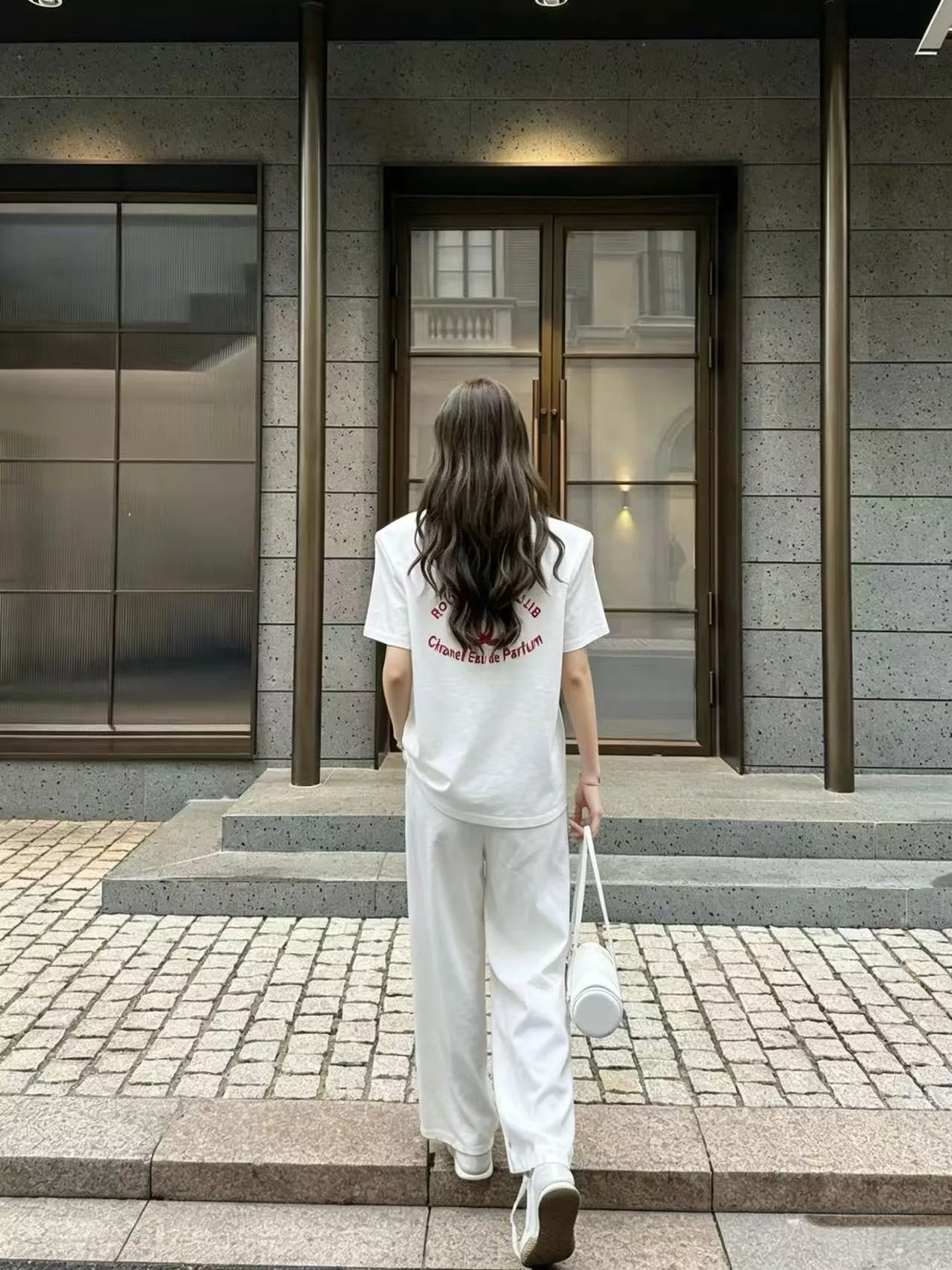 샤넬 로고 포인트 반소매 티셔츠와 밴딩 팬츠 세트 상세 이미지 18