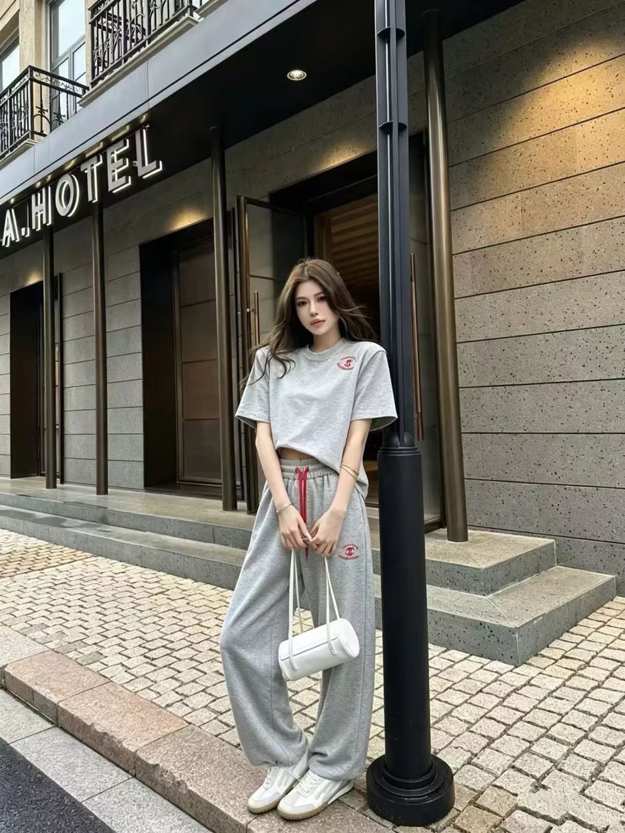 샤넬 로고 포인트 반소매 티셔츠와 밴딩 팬츠 세트 상세 이미지 28