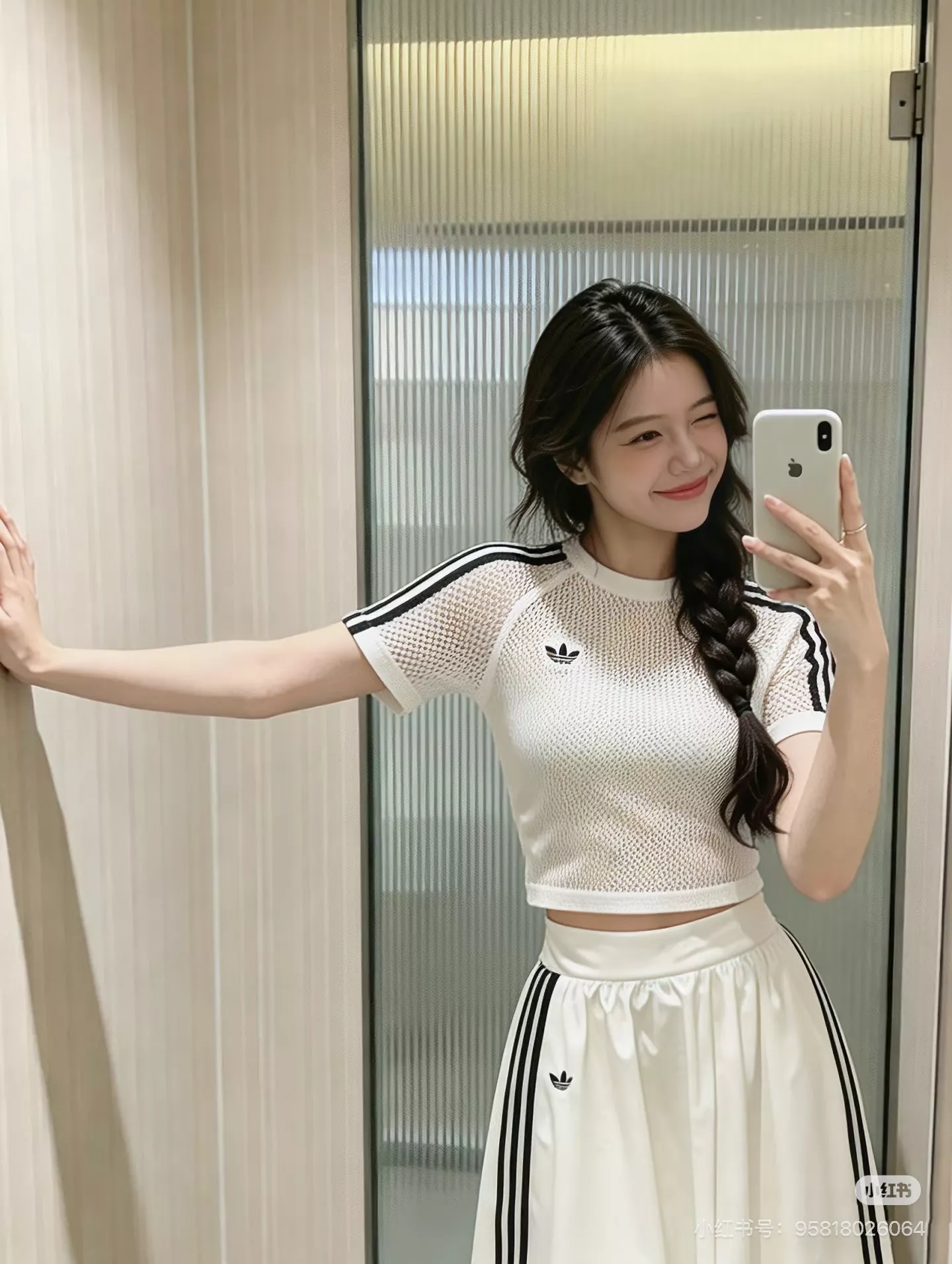아디다스 메쉬 짜임 크롭 반팔 상의 상세 이미지 25