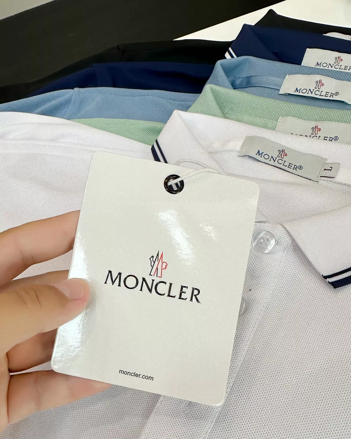 몽클레어 투톤 카라 포인트 코튼 폴로 상의 상세 이미지 17