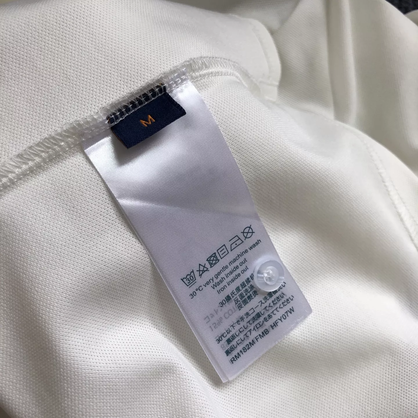 루이비통 입체 로고 포켓 반소매 폴로 상의 상세 이미지 9