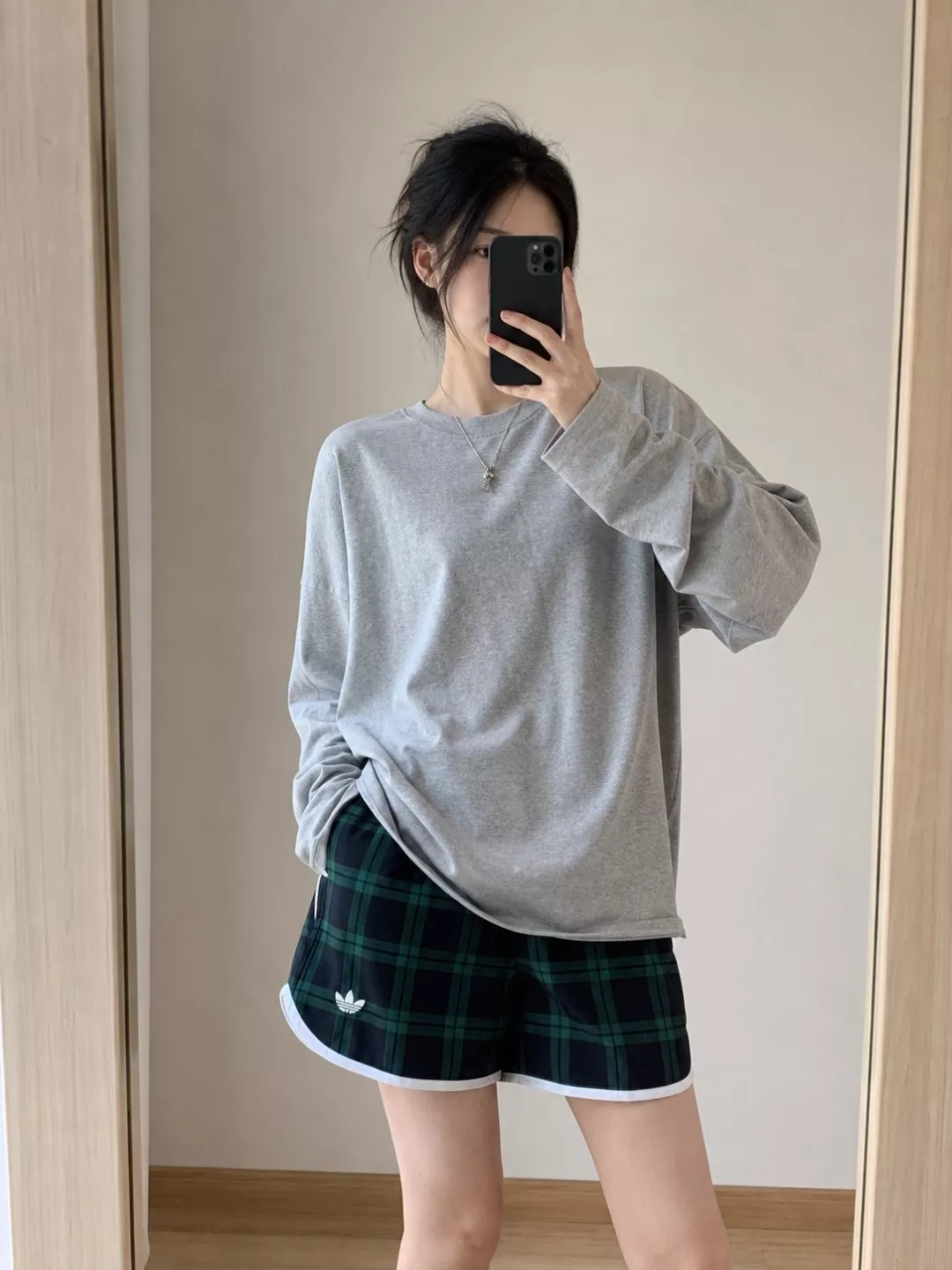 아디다스 삼선 로고 체크 반바지 상세 이미지 11