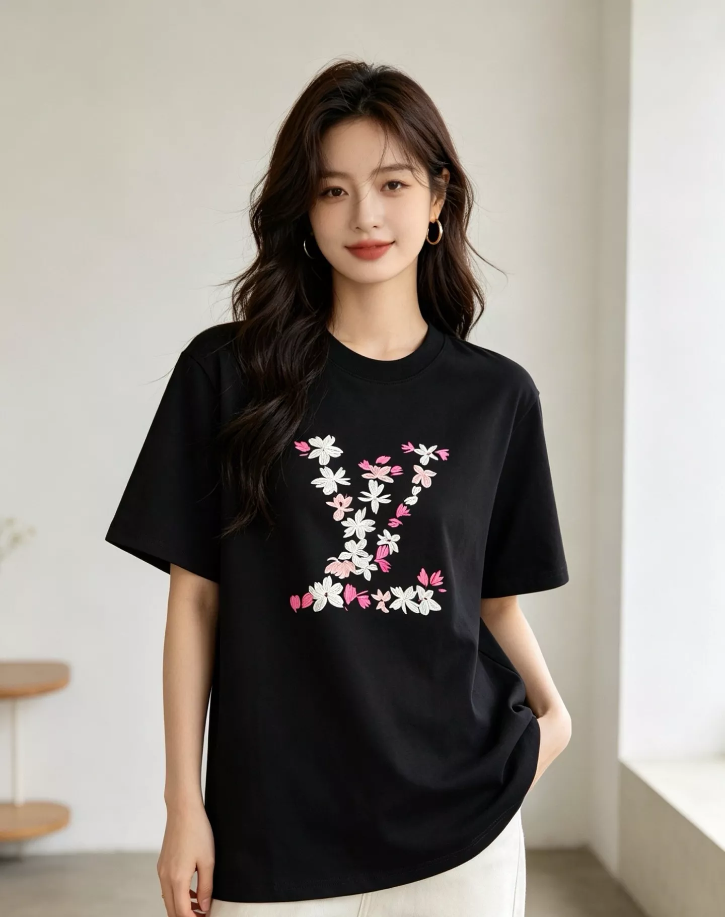 루이비통 체리 블라썸 자수 로고 반팔 탑 상세 이미지 14