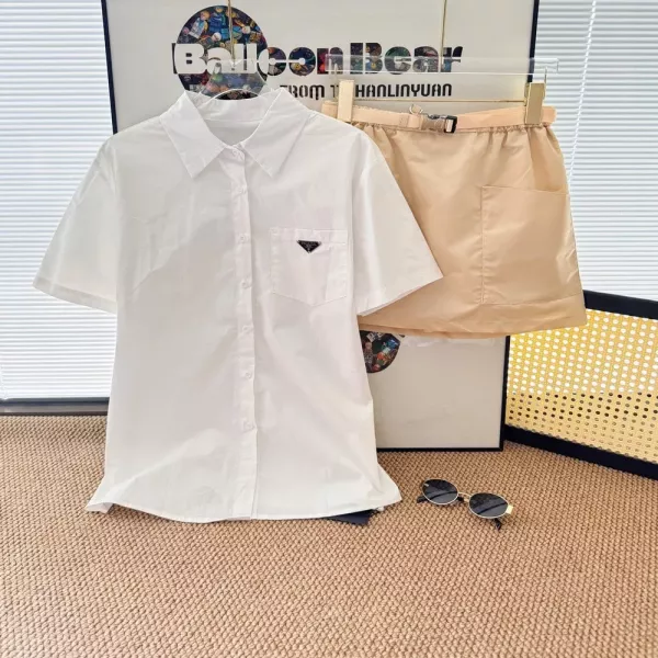 프라다 삼각 로고 포인트 셔츠와