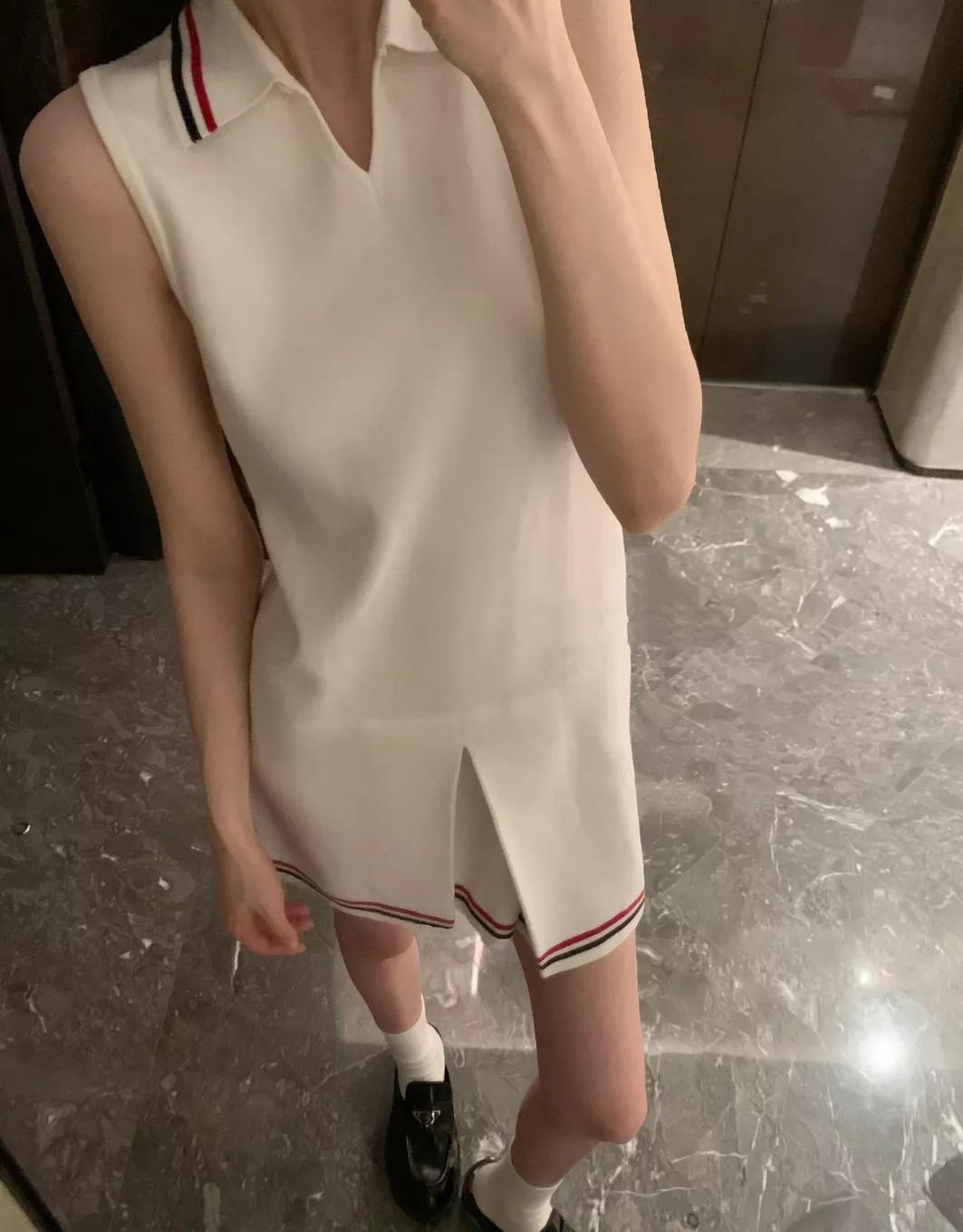 톰브라운 배색 카라 민소매 테니스 드레스 상세 이미지 26