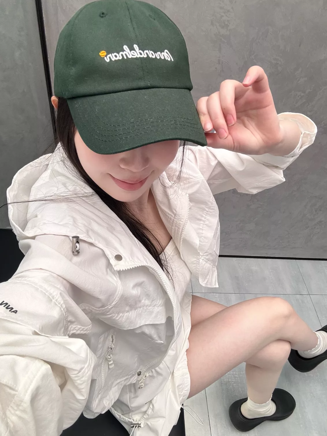 앤앤델마 화이트 후드 집업과 미니 스커트 세트 상세 이미지 29