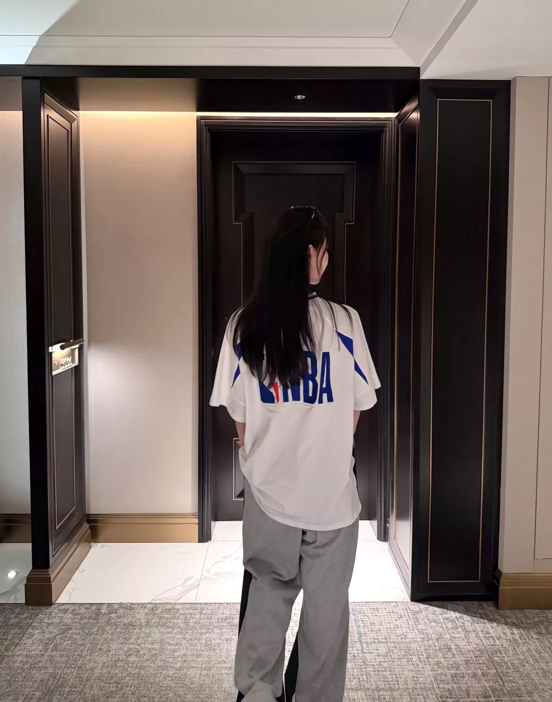 발렌시아가 엔비에이 콜라보 자수 로고 배색 반팔 탑 상세 이미지 21