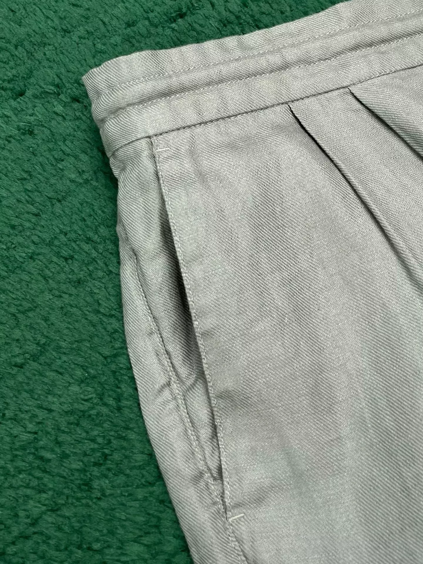 브루넬로쿠치넬리 드로스트링과 투턱 디테일의 울 팬츠 상세 이미지 11