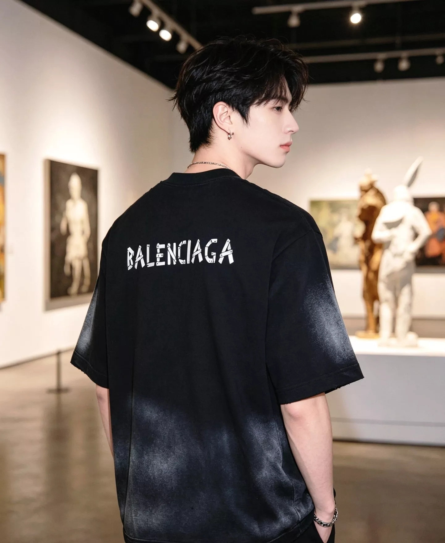 발렌시아가 메탈 로고 포인트 디스트로이드 반팔 탑 상세 이미지 15