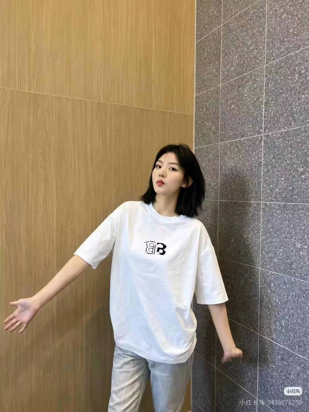 발렌시아가 전후면 더블 비 자수 반팔 탑 상세 이미지 11