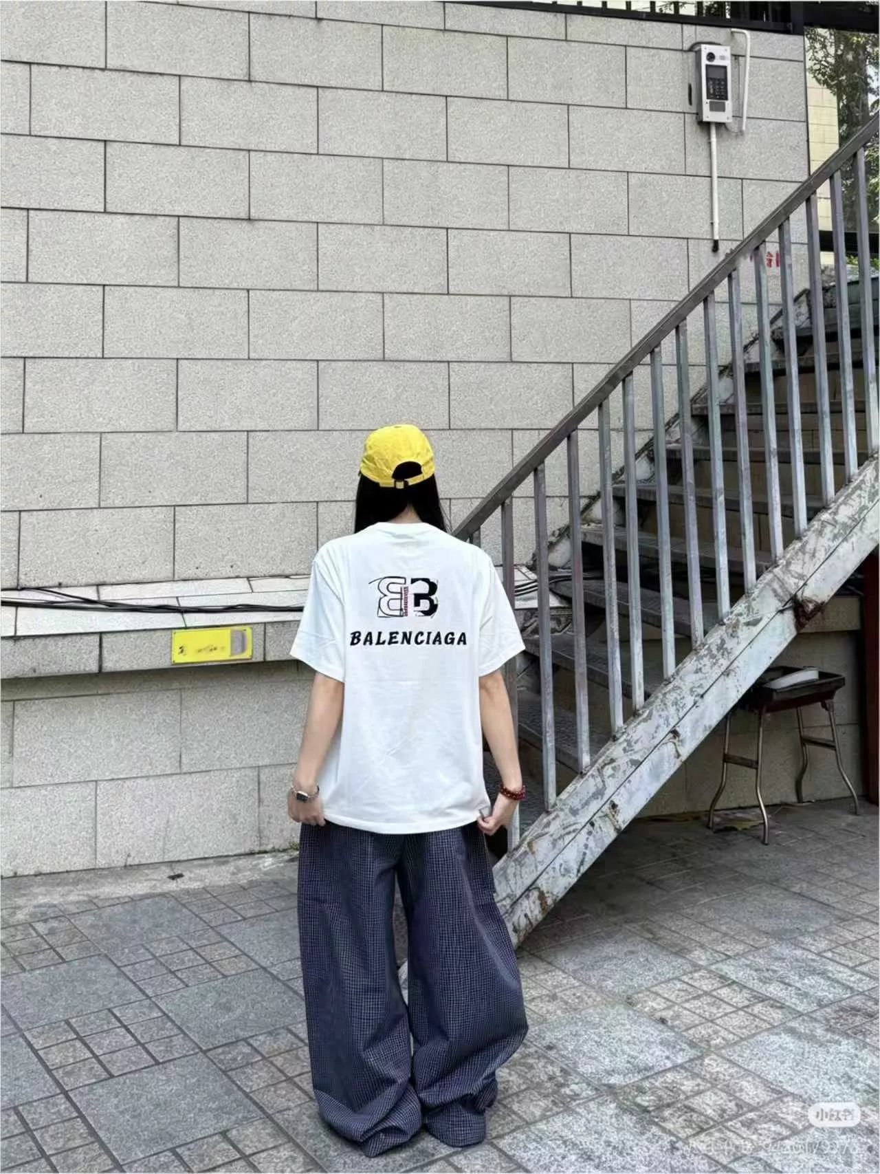 발렌시아가 전후면 더블 비 자수 반팔 탑 상세 이미지 10