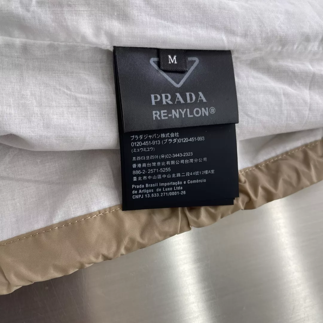 프라다 삼각 로고 지퍼 반팔 셔츠 상세 이미지 7