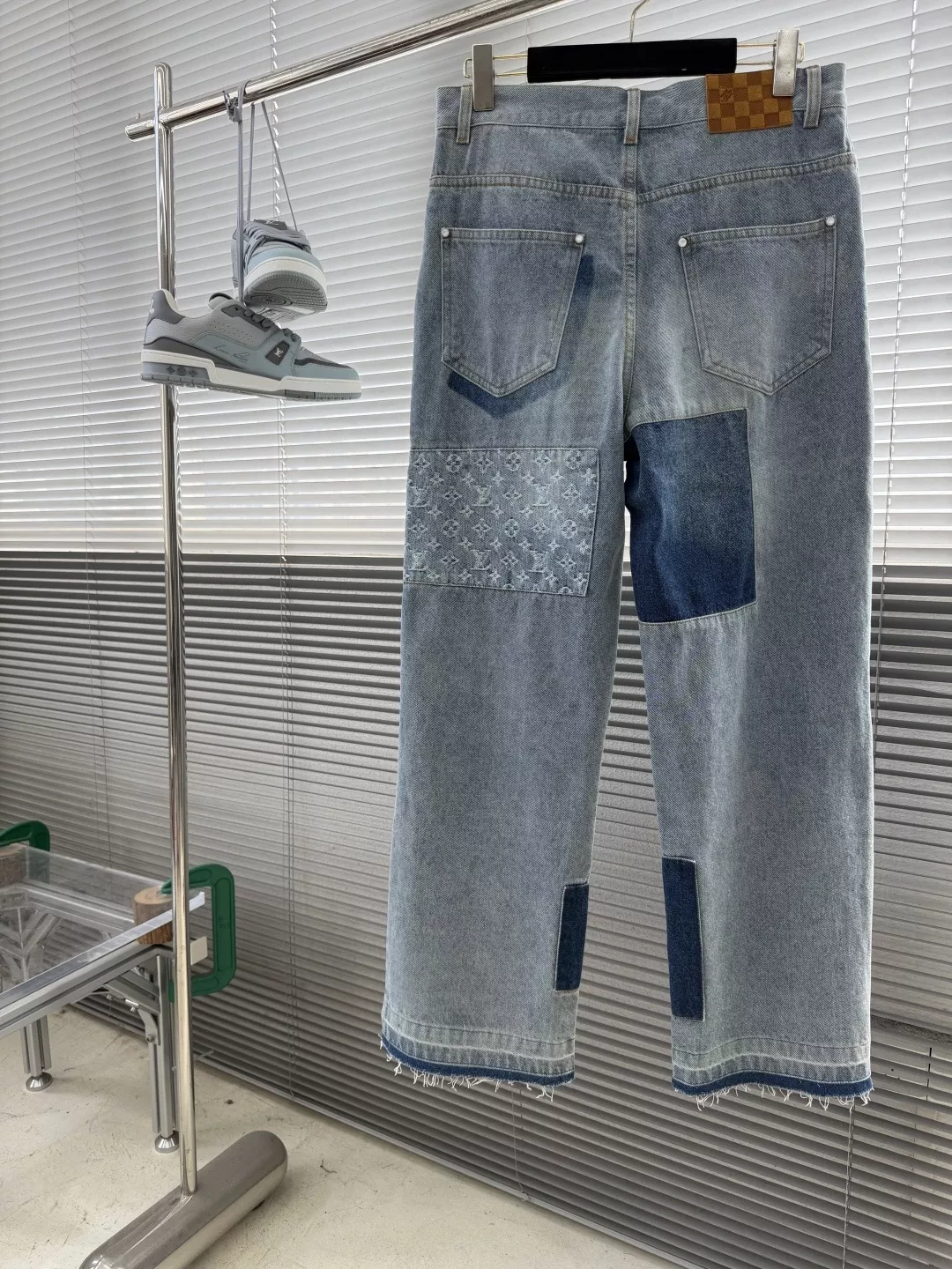 루이비통 모노그램 포켓 배색 데님 셔츠와 팬츠 세트 상세 이미지 11