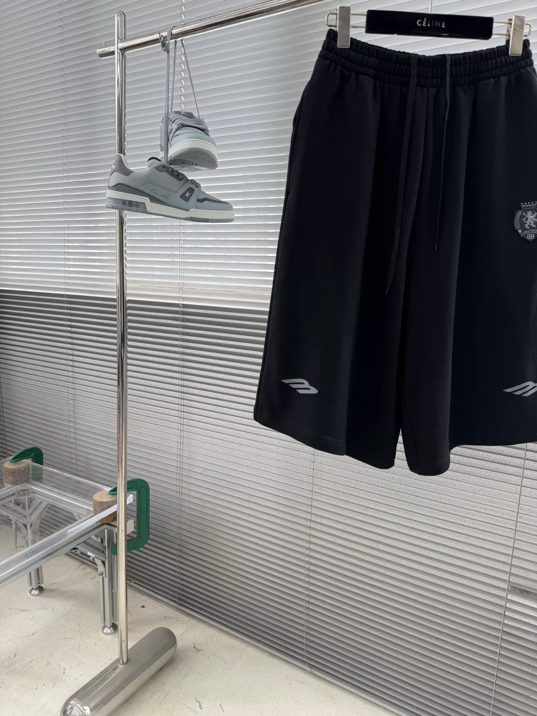 발렌시아가 올리브 볼 디테일 밴딩 쇼츠 상세 이미지 2