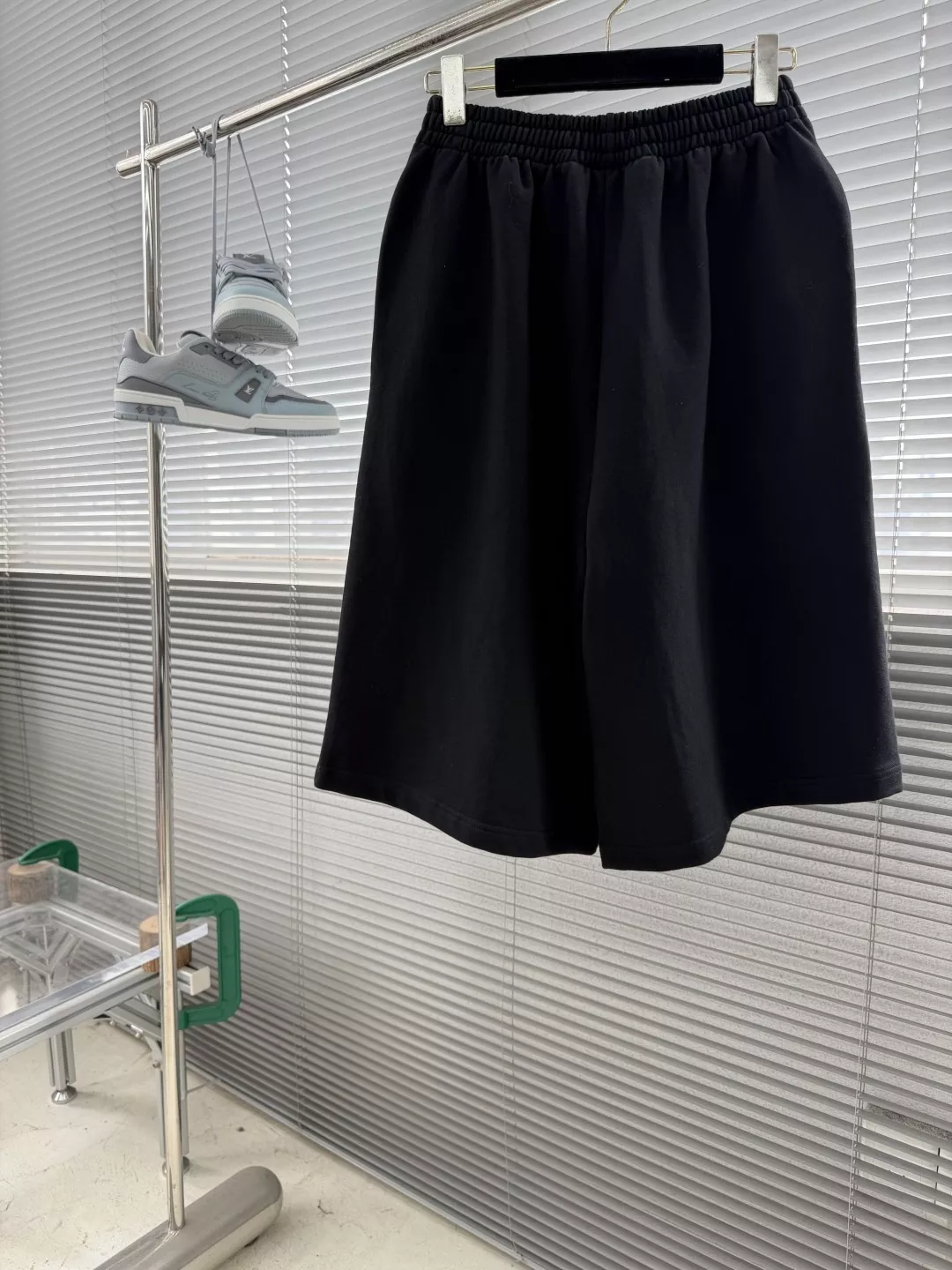 발렌시아가 올리브 볼 디테일 밴딩 쇼츠 상세 이미지 9