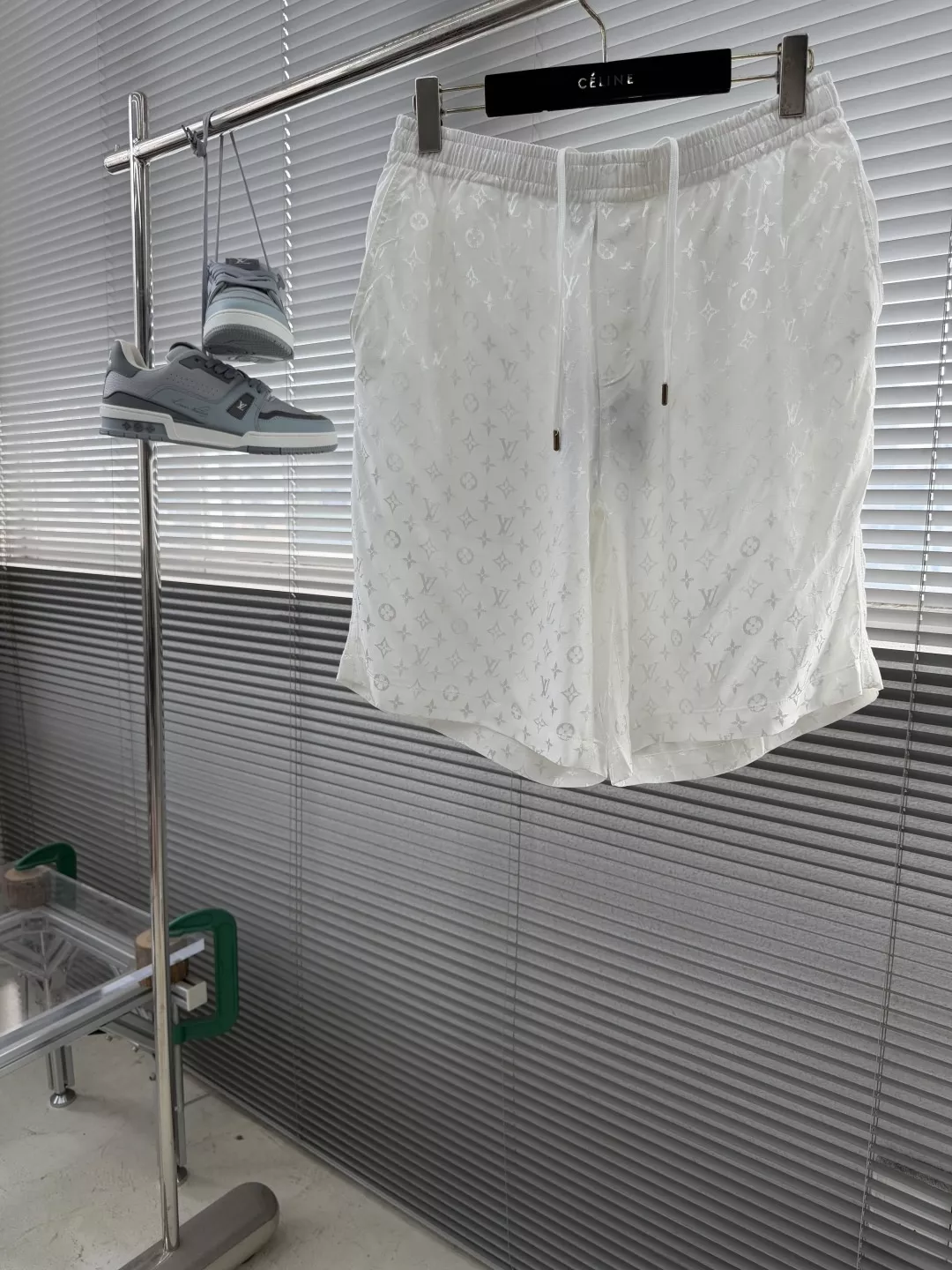 루이비통 모노그램 패턴 셔츠와 쇼츠 구성 상세 이미지 9