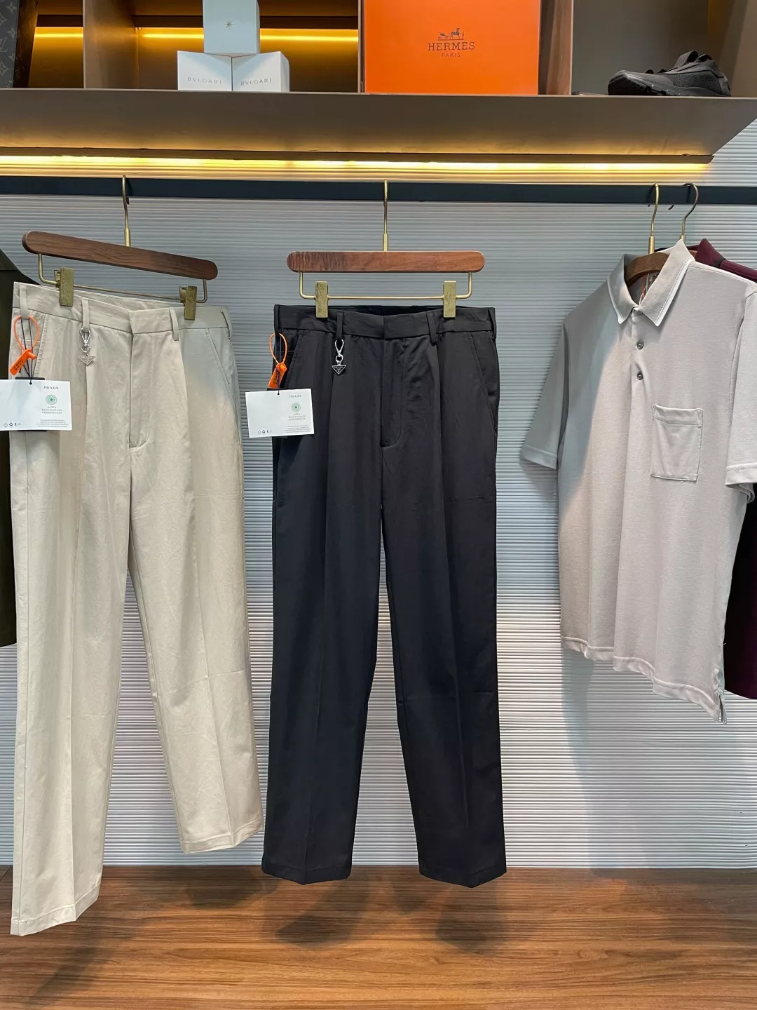 프라다 메탈 삼각 장식 스트레이트 팬츠 상세 이미지 7