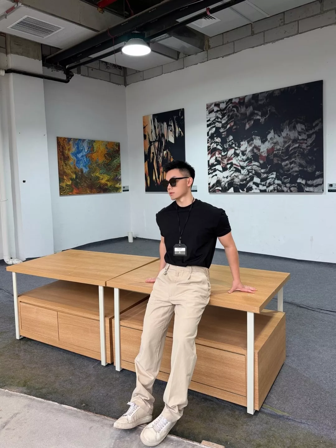 프라다 메탈 삼각 장식 스트레이트 팬츠 상세 이미지 25