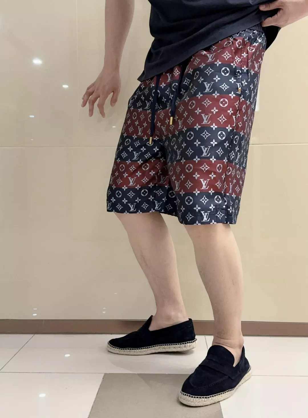 루이비통 컬러 모노그램 배색 드로스트링 쇼츠 상세 이미지 20