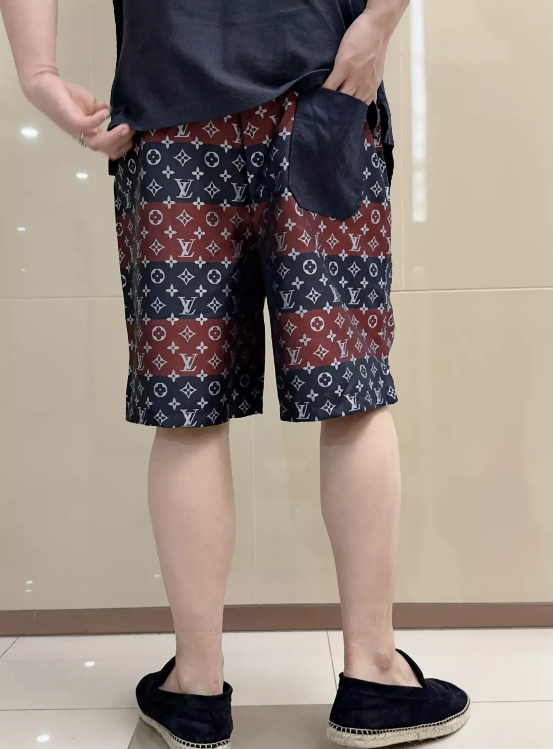 루이비통 컬러 모노그램 배색 드로스트링 쇼츠 상세 이미지 23
