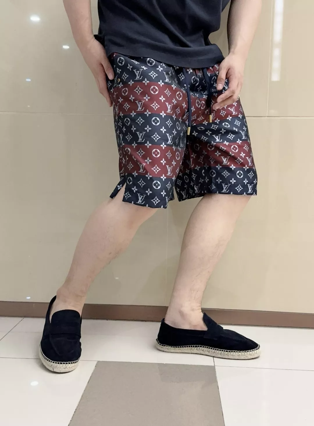 루이비통 컬러 모노그램 배색 드로스트링 쇼츠 상세 이미지 21
