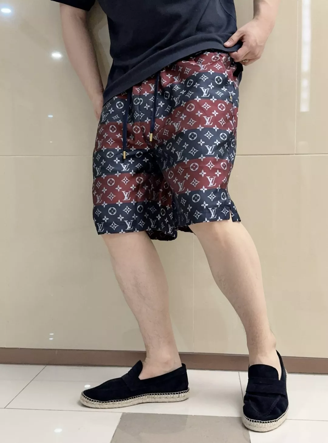 루이비통 컬러 모노그램 배색 드로스트링 쇼츠 상세 이미지 19