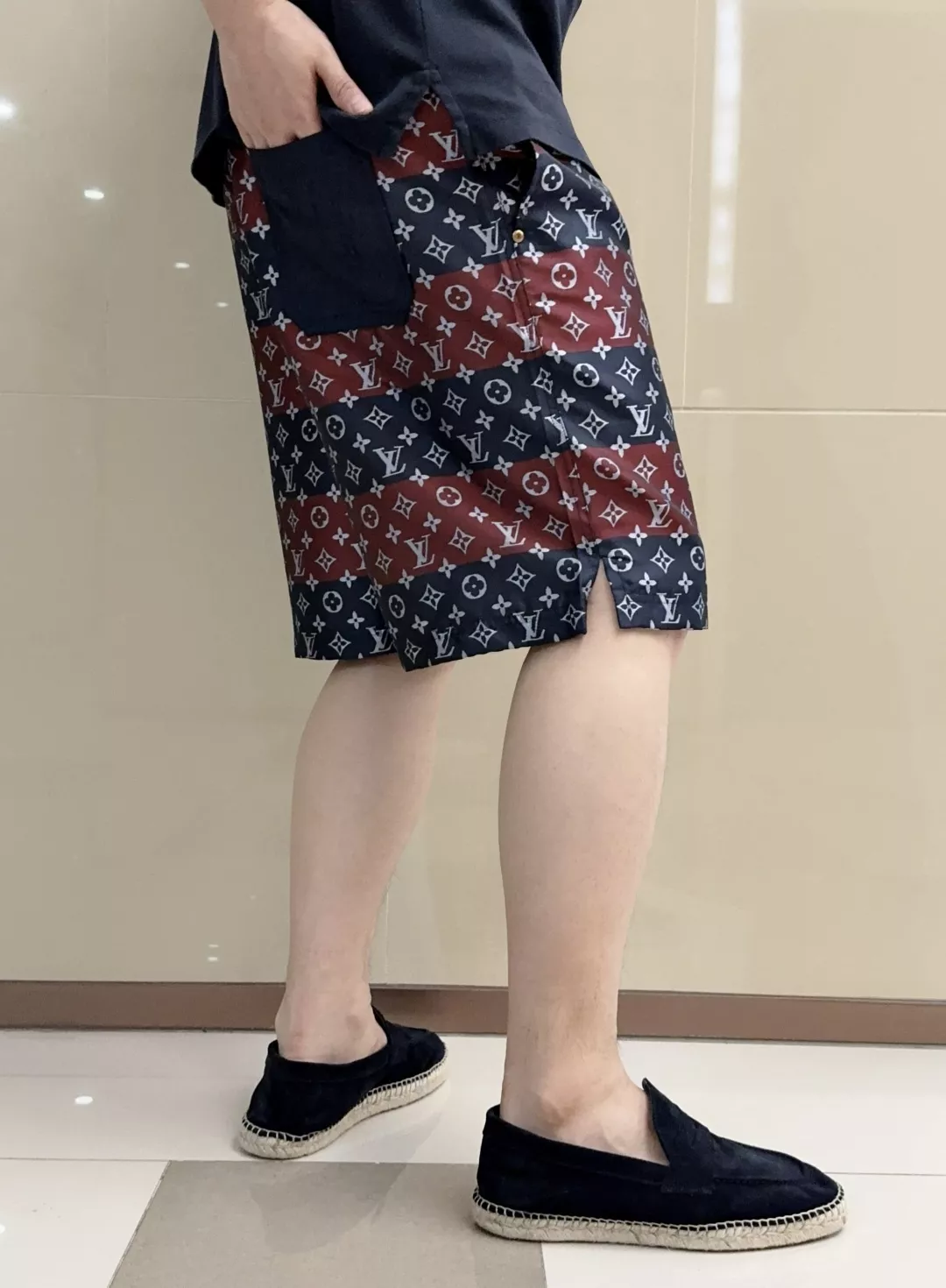 루이비통 컬러 모노그램 배색 드로스트링 쇼츠 상세 이미지 22